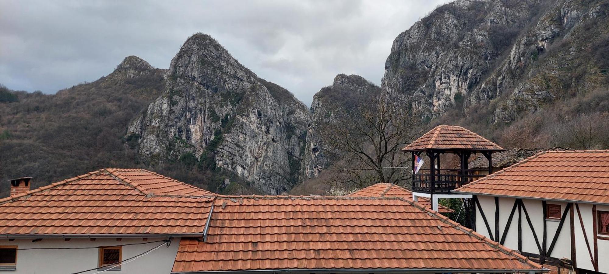 Golemi Kamik Pirot Vlasi Dış mekan fotoğraf